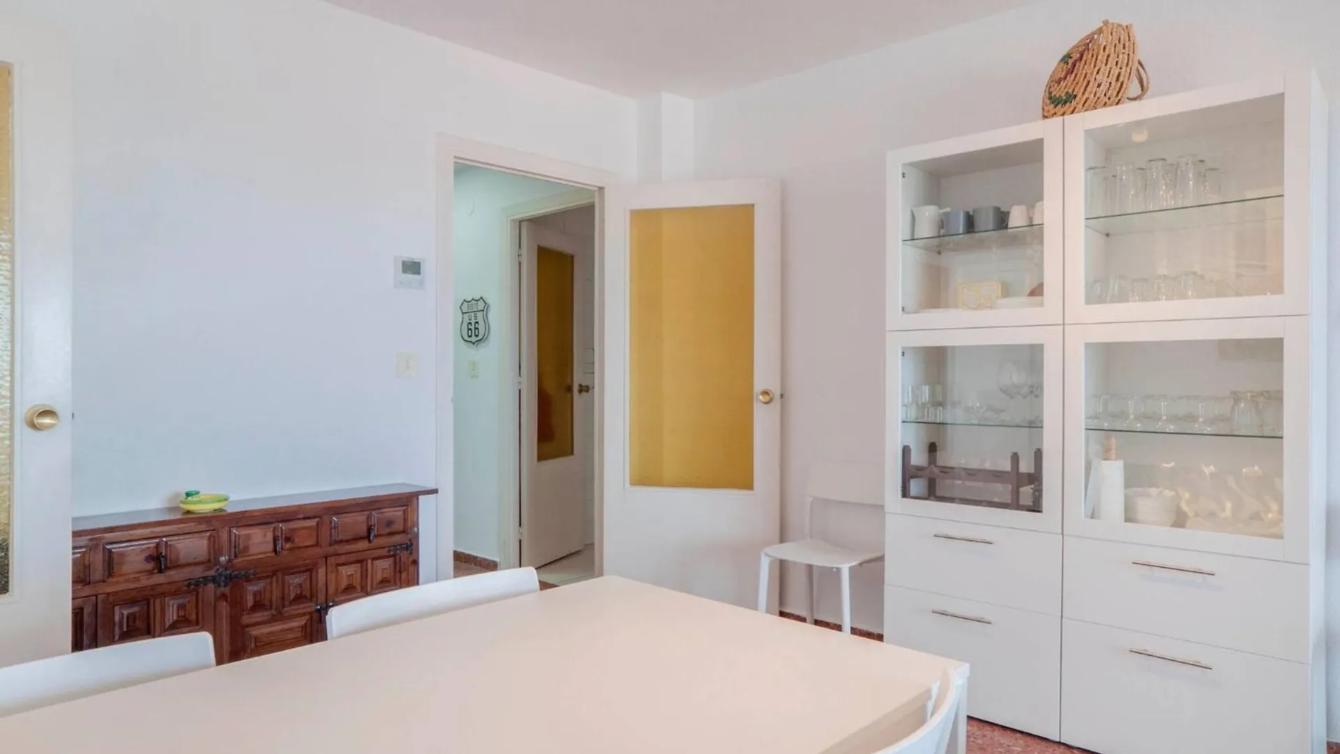 041 - Los Porches Beach Apartment Бенальмадена