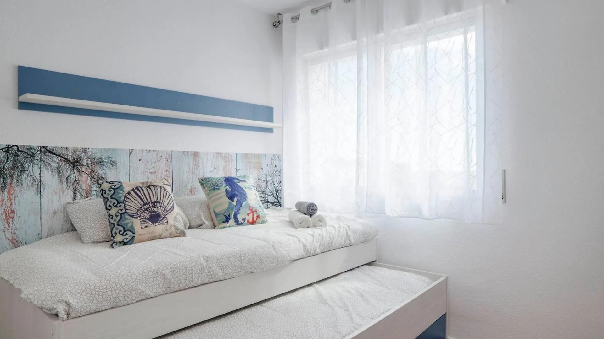 041 - Los Porches Beach Apartment Бенальмадена 0*,