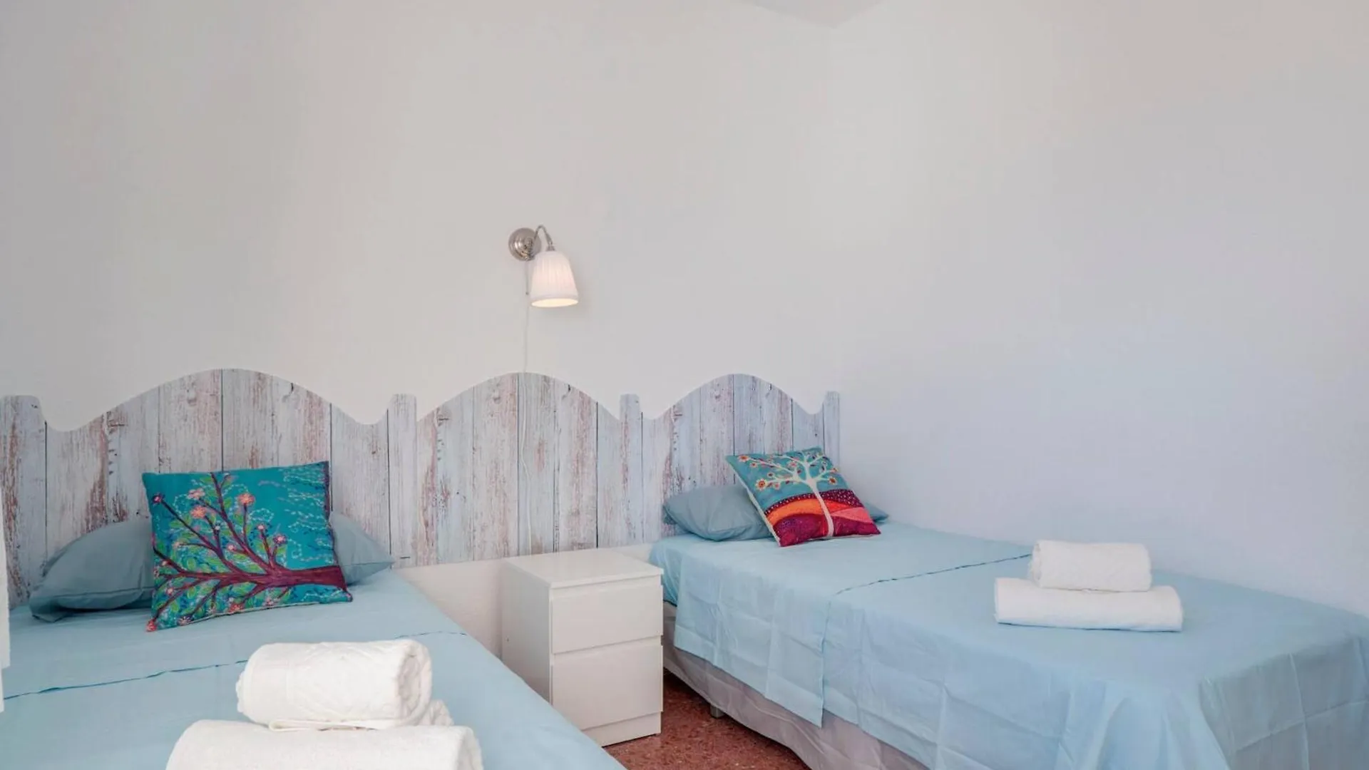 041 - Los Porches Beach Apartment Бенальмадена
