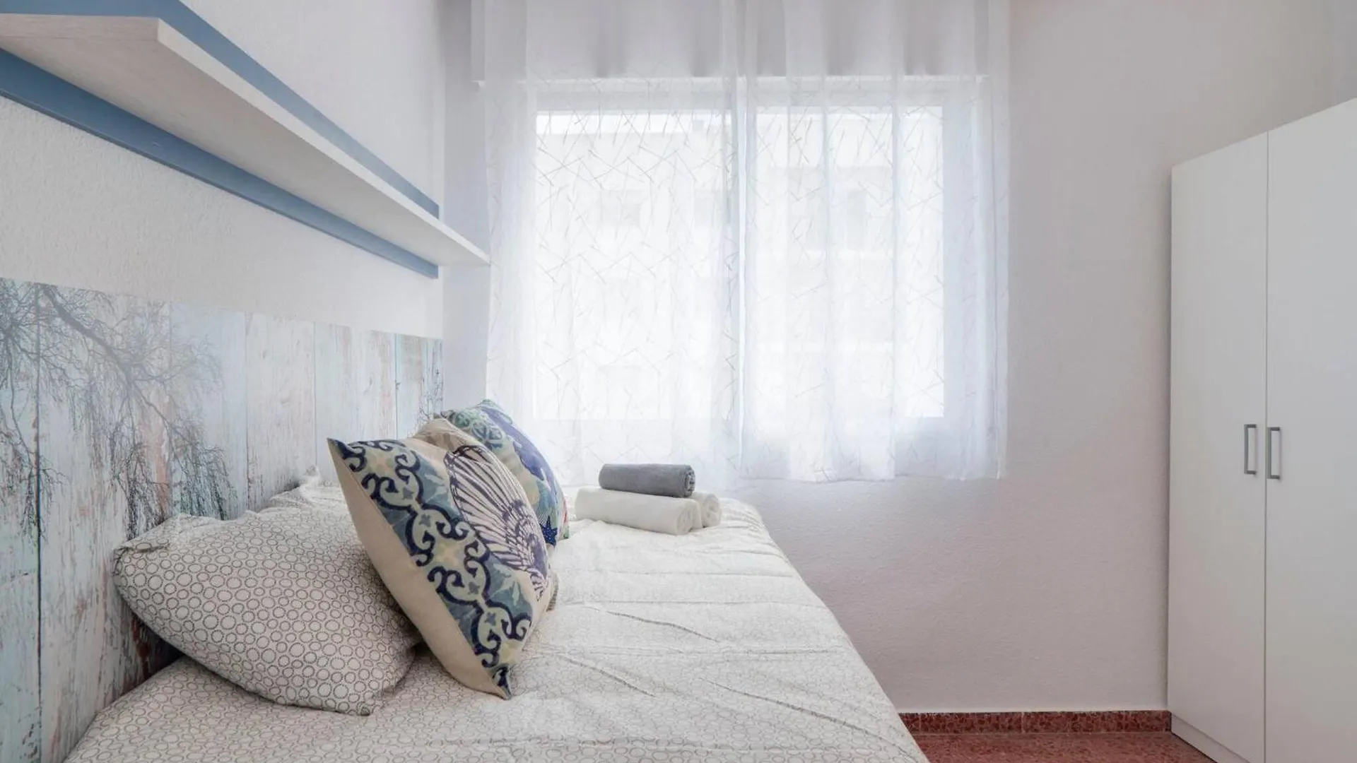 041 - Los Porches Beach Apartment Бенальмадена