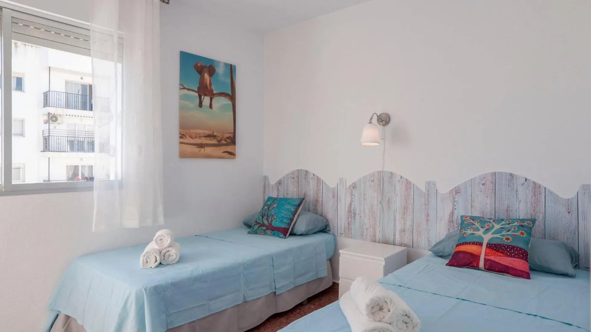 041 - Los Porches Beach Apartment Бенальмадена