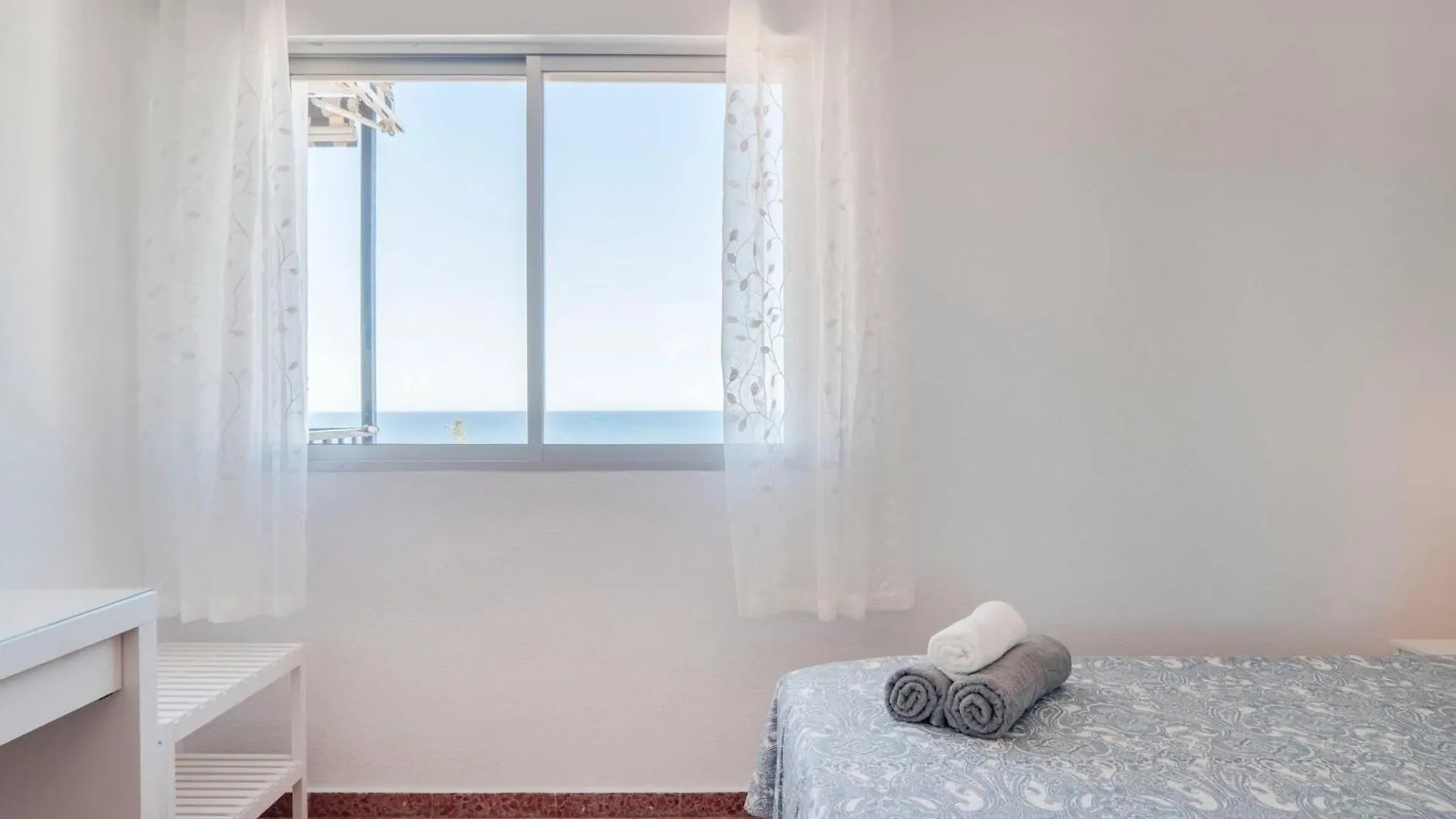 041 - Los Porches Beach Apartment Бенальмадена 0*,  Испания
