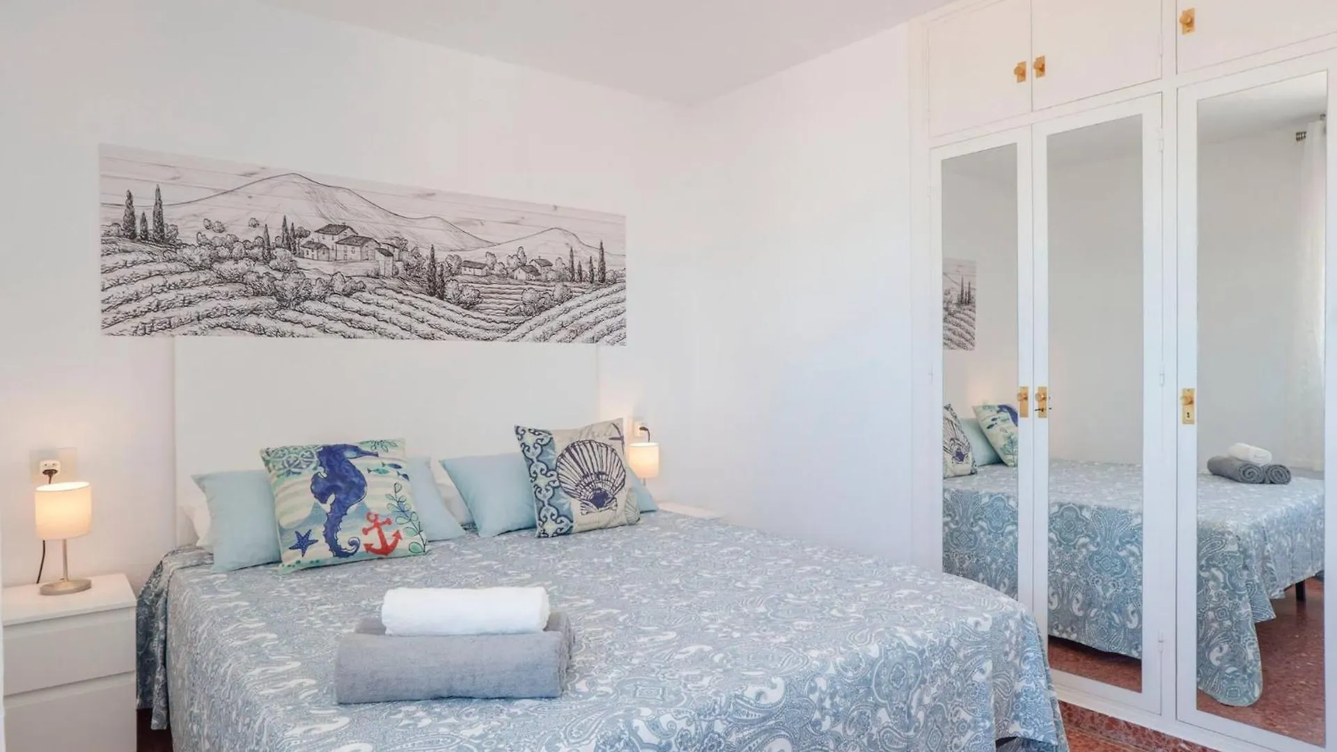 041 - Los Porches Beach Apartment Бенальмадена