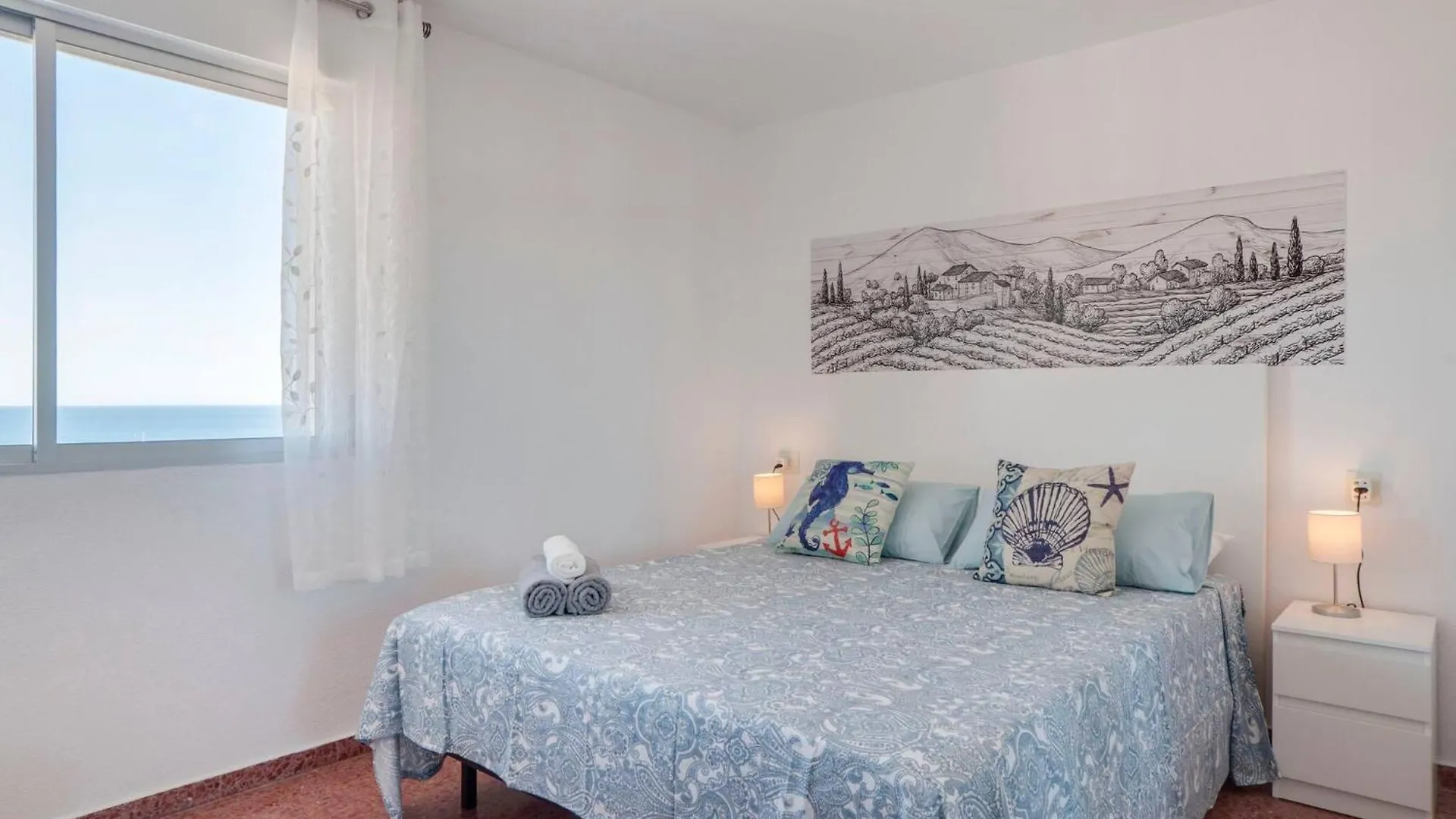 041 - Los Porches Beach Apartment Бенальмадена
